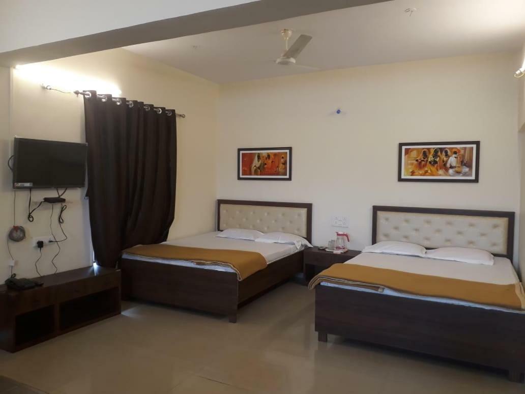 Maharaja Family Guest House Lonavala Bagian luar foto